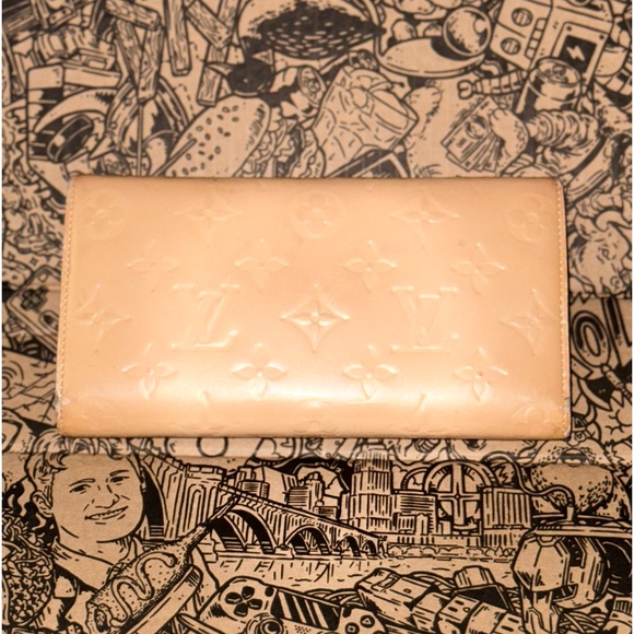 LOUIS VUITTON 🔥 SARAH VERNIS CREAM LONG SNAP WALLET - Picture 4 of 13